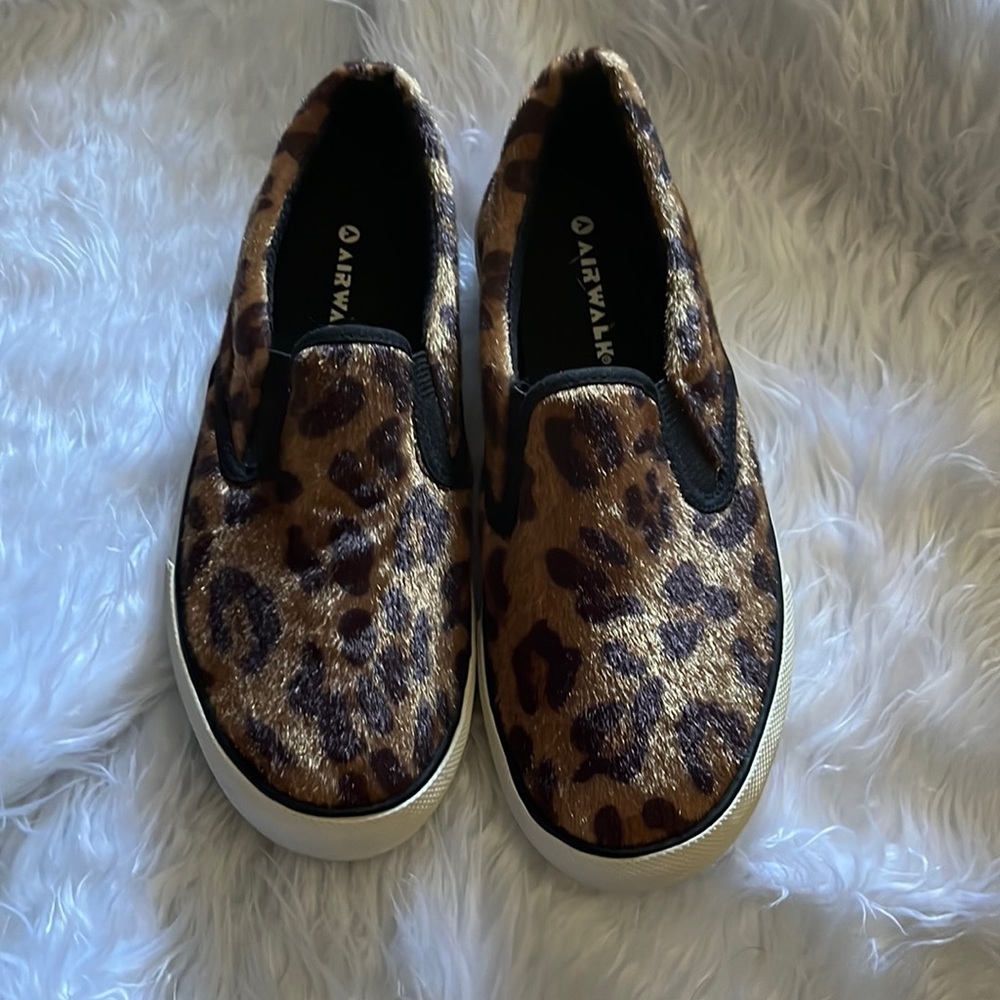 Air Walks size 9 cheetah, print, slip on new